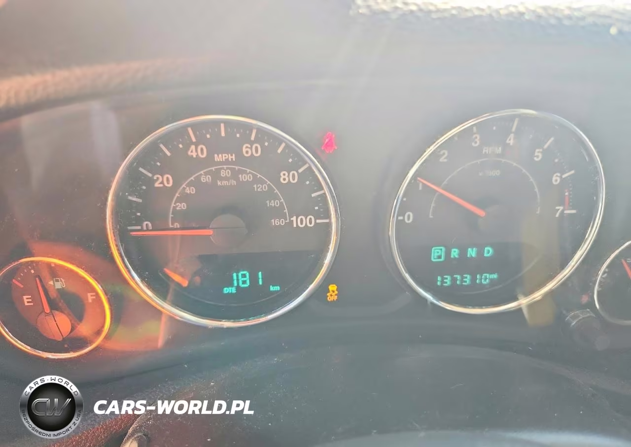 2015 Jeep Wrangler Unlimited Sport VIN:1C4BJWDG4FL523495 - 9