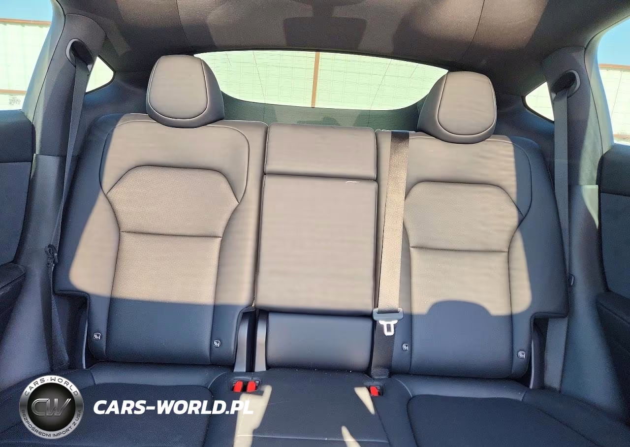 2026 Tesla Model Y VIN:7SAYGDEEXTA632228 - 10
