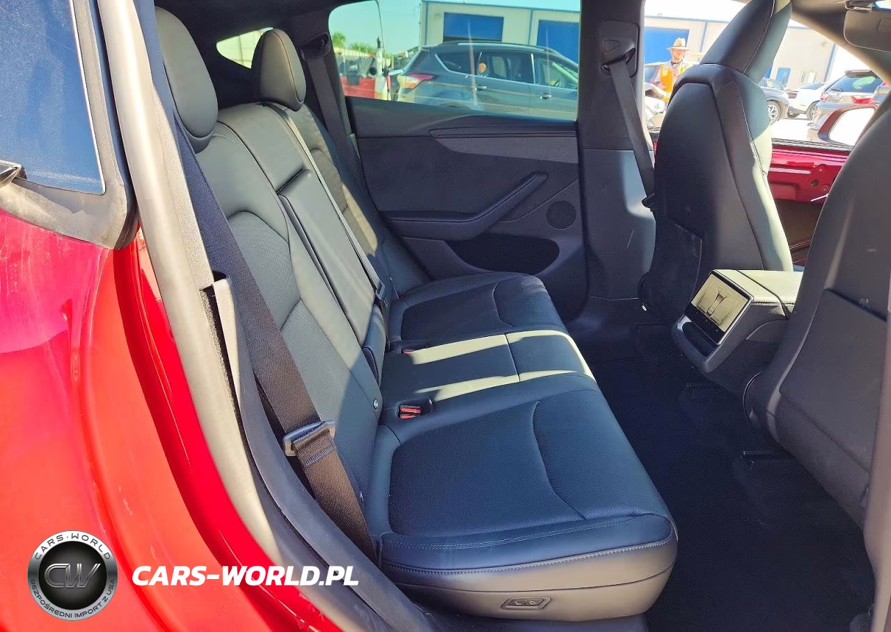 2026 Tesla Model Y VIN:7SAYGDEEXTA632228 - 11