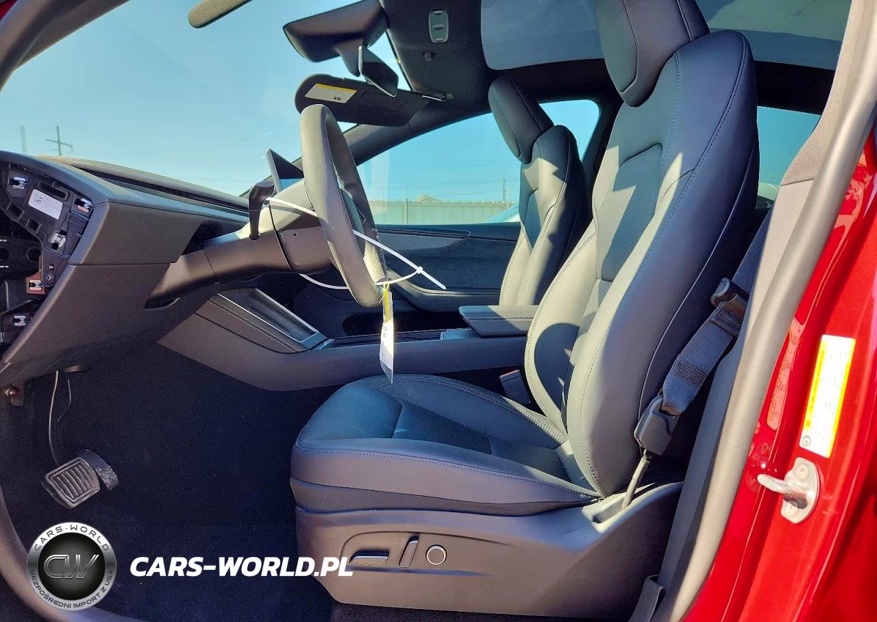 2026 Tesla Model Y VIN:7SAYGDEEXTA632228 - 7