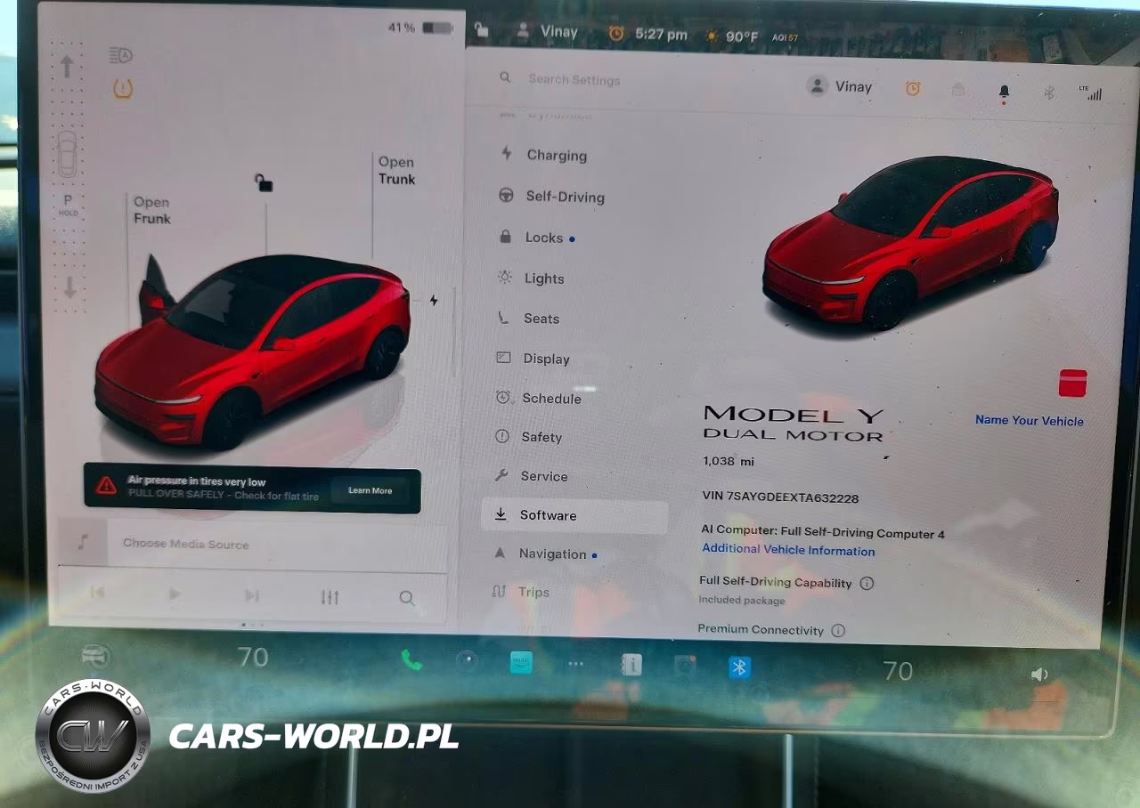 2026 Tesla Model Y VIN:7SAYGDEEXTA632228 - 9