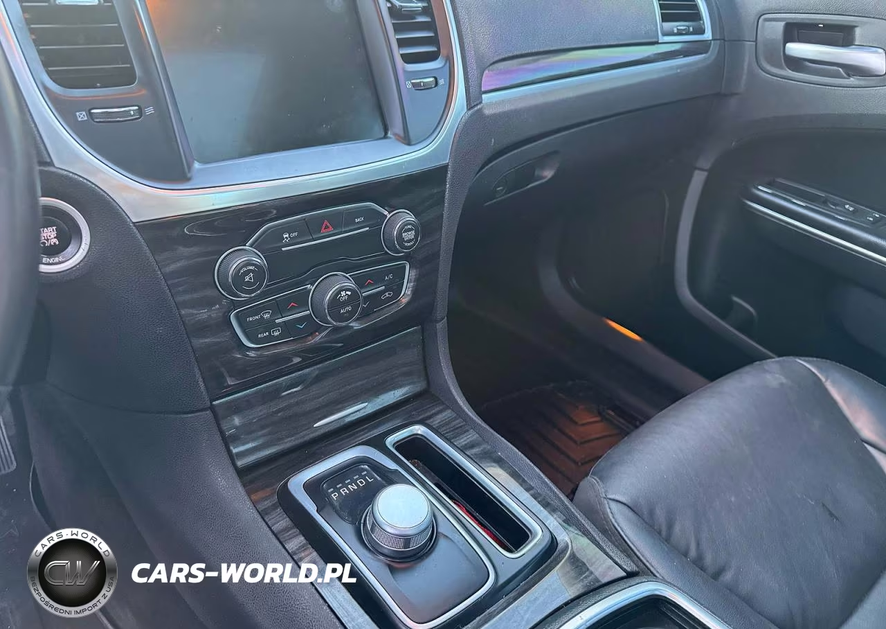 2016 Chrysler 300 Limited VIN:2C3CCARG5GH224787 - 9