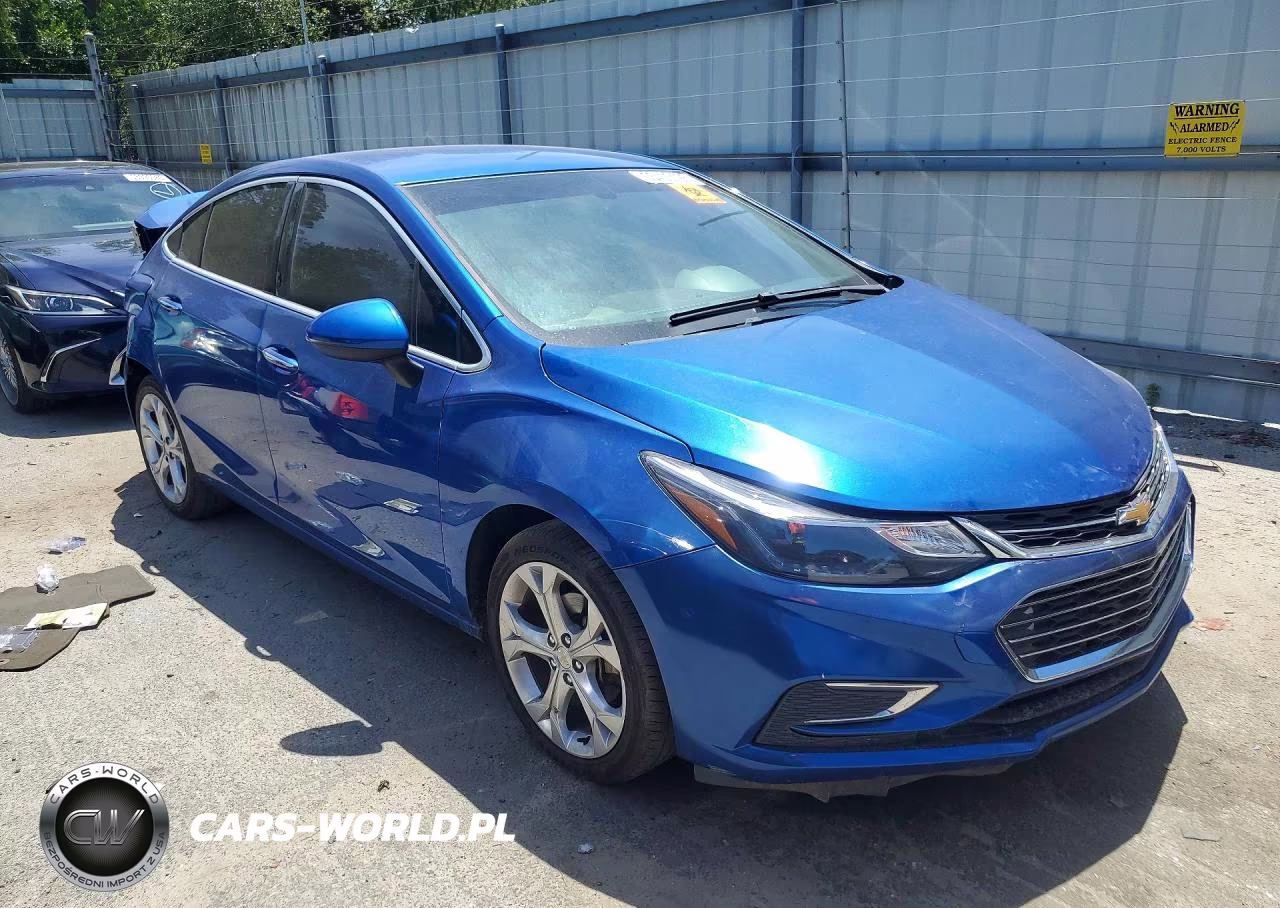 2017 Chevrolet Cruze VIN:1G1BF5SM0H7118100 - 4