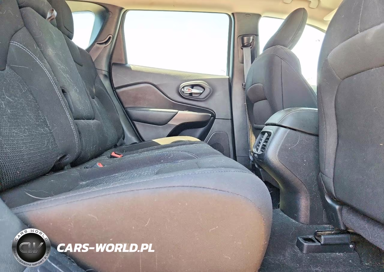 2020 Jeep Cherokee Latitude VIN:1C4PJLCB5LD596097 - 11