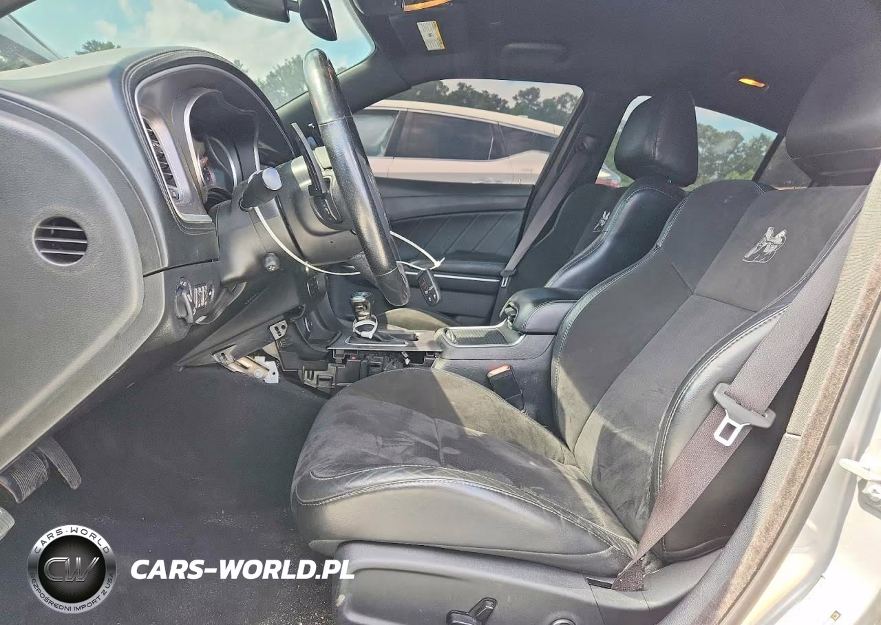 2019 Dodge Charger Scat Pack VIN:2C3CDXGJ9KH740125 - 7