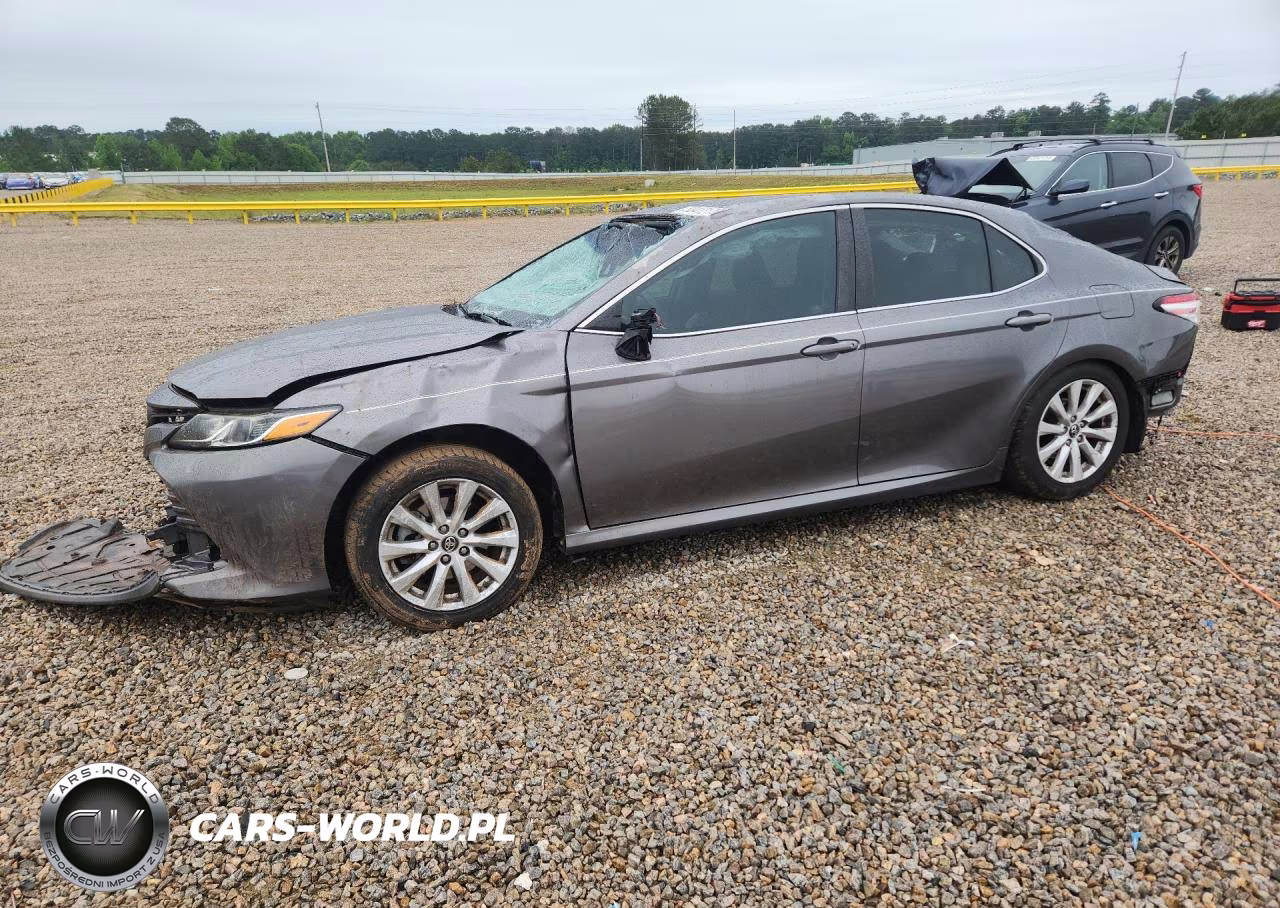 2018 Toyota Camry Le – zdjęcie 1 z 13