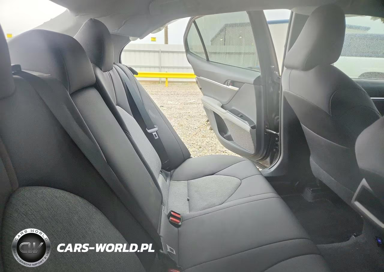 2018 Toyota Camry Le VIN:4T1B11HK9JU635032 - 10