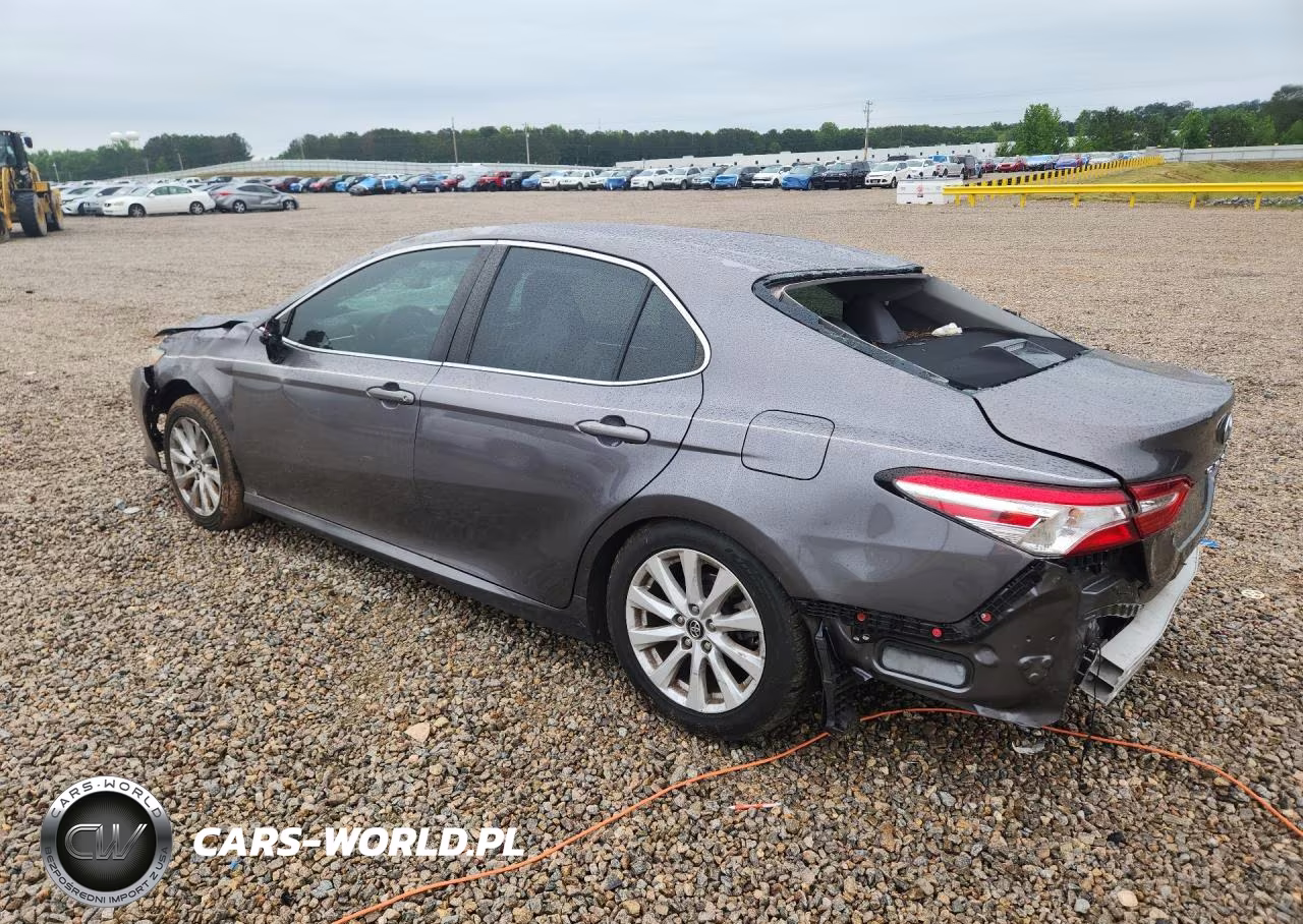 2018 Toyota Camry Le VIN:4T1B11HK9JU635032 - 2
