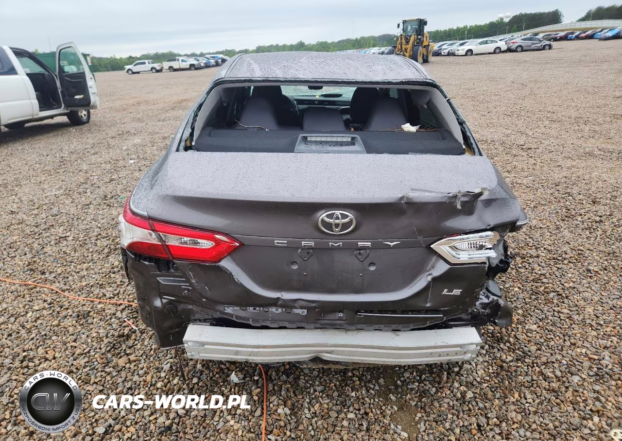 2018 Toyota Camry Le VIN:4T1B11HK9JU635032 - 6