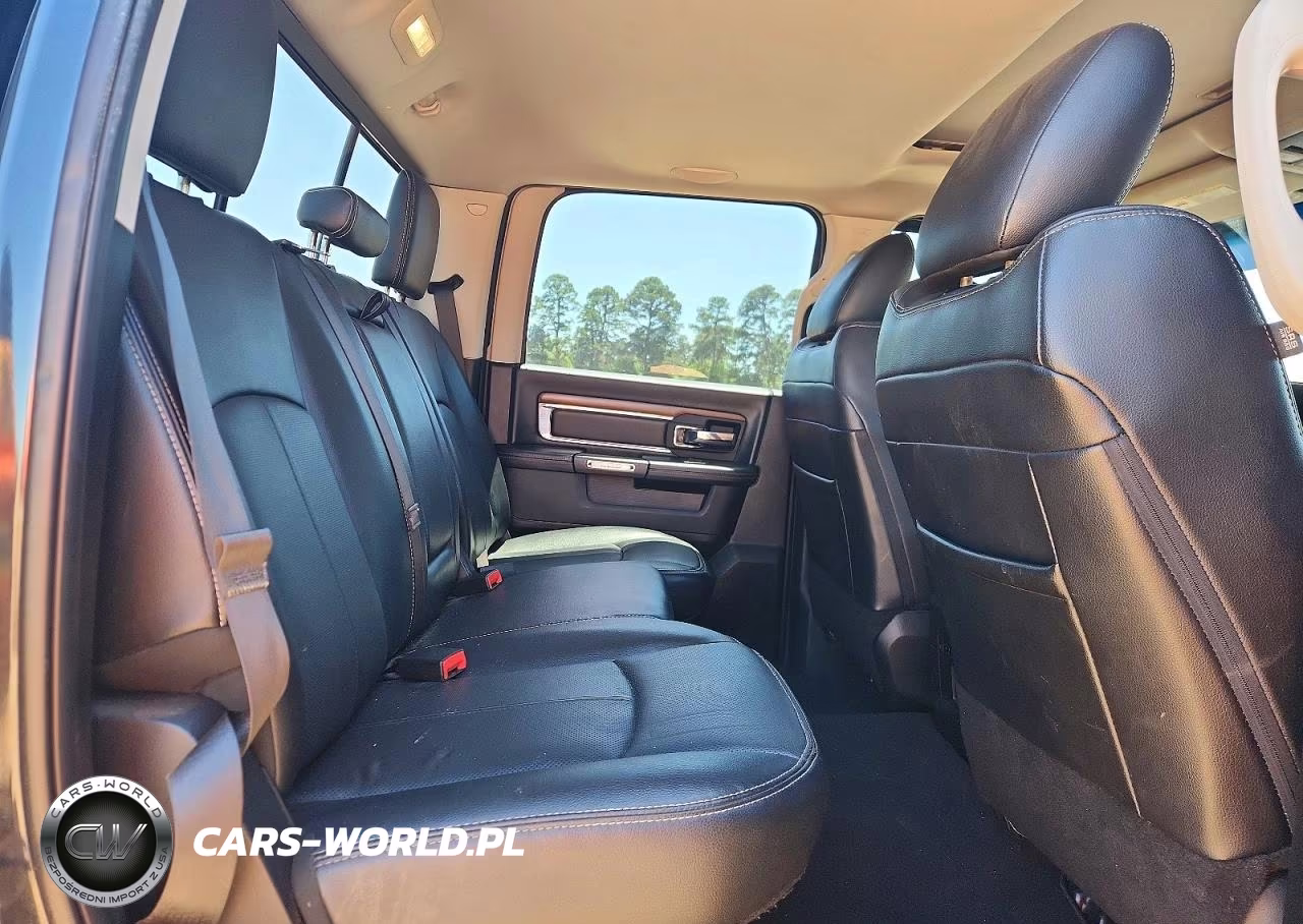 2018 Ram 1500 Laramie VIN:1C6RR7NT7JS160043 - 10