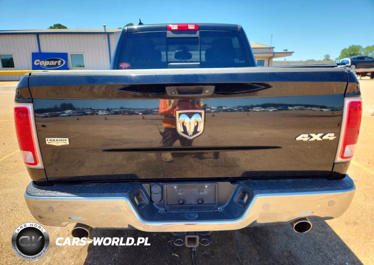 2018 Ram 1500 Laramie VIN:1C6RR7NT7JS160043 - 6