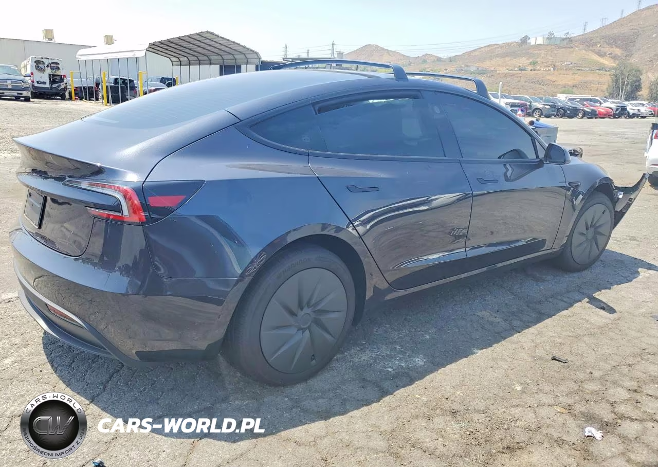 2025 Tesla Model 3 VIN:5YJ3E1EAXSF139532 - 3