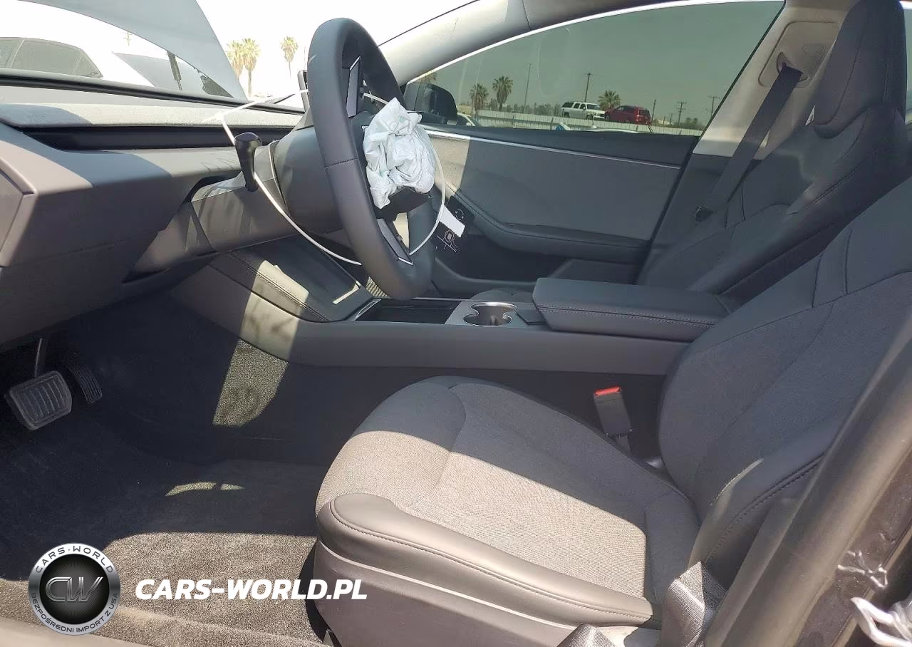 2025 Tesla Model 3 VIN:5YJ3E1EAXSF139532 - 7