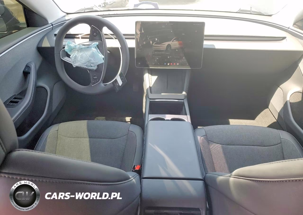 2025 Tesla Model 3 VIN:5YJ3E1EAXSF139532 - 8