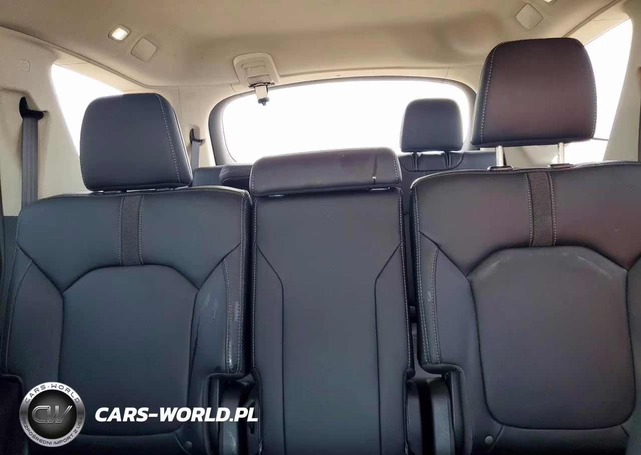2025 Honda Pilot Touring VIN:5FNYG2H71SB008186 - 10