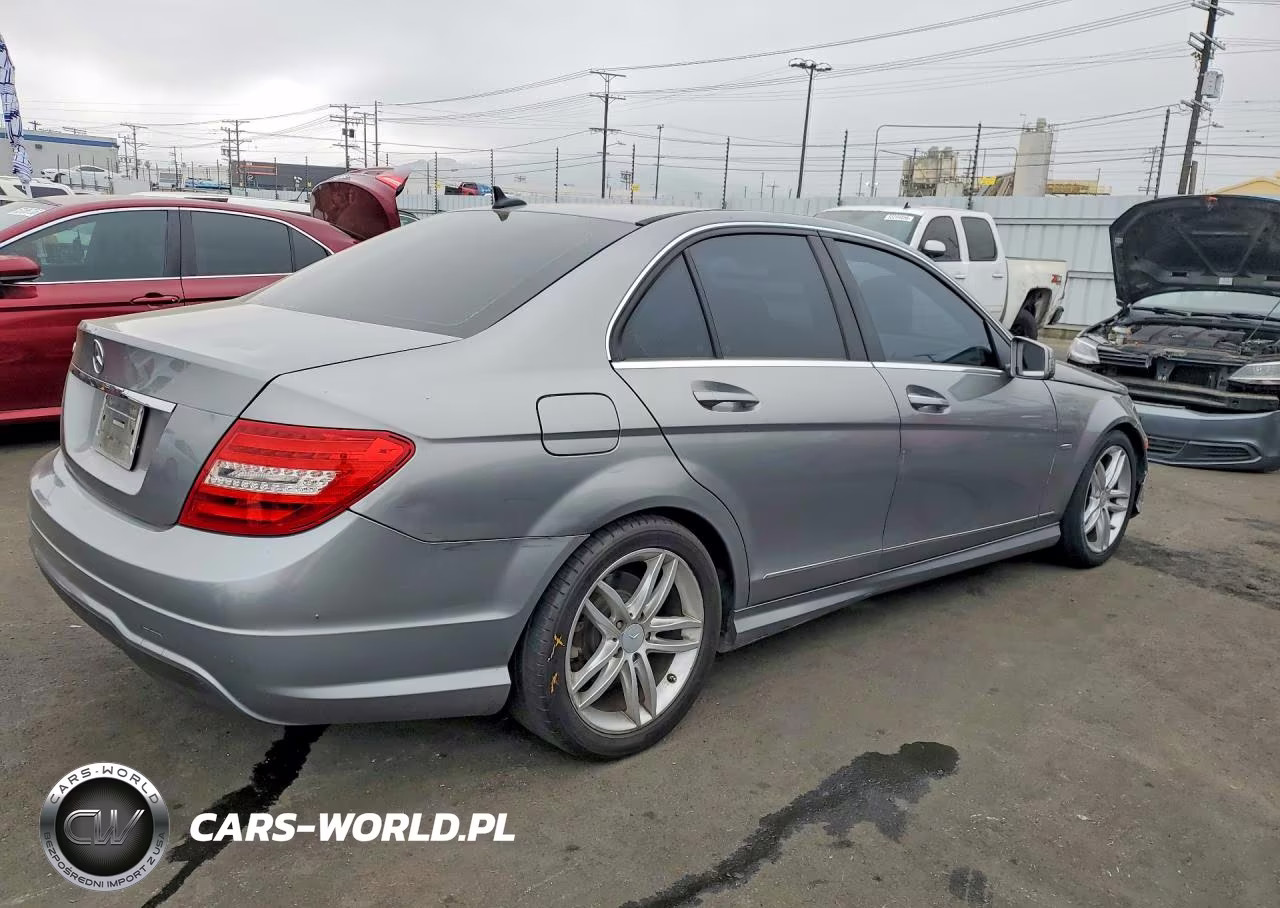 2012 Mercedes-Benz C 250 VIN:WDDGF4HBXCA615833 - 3