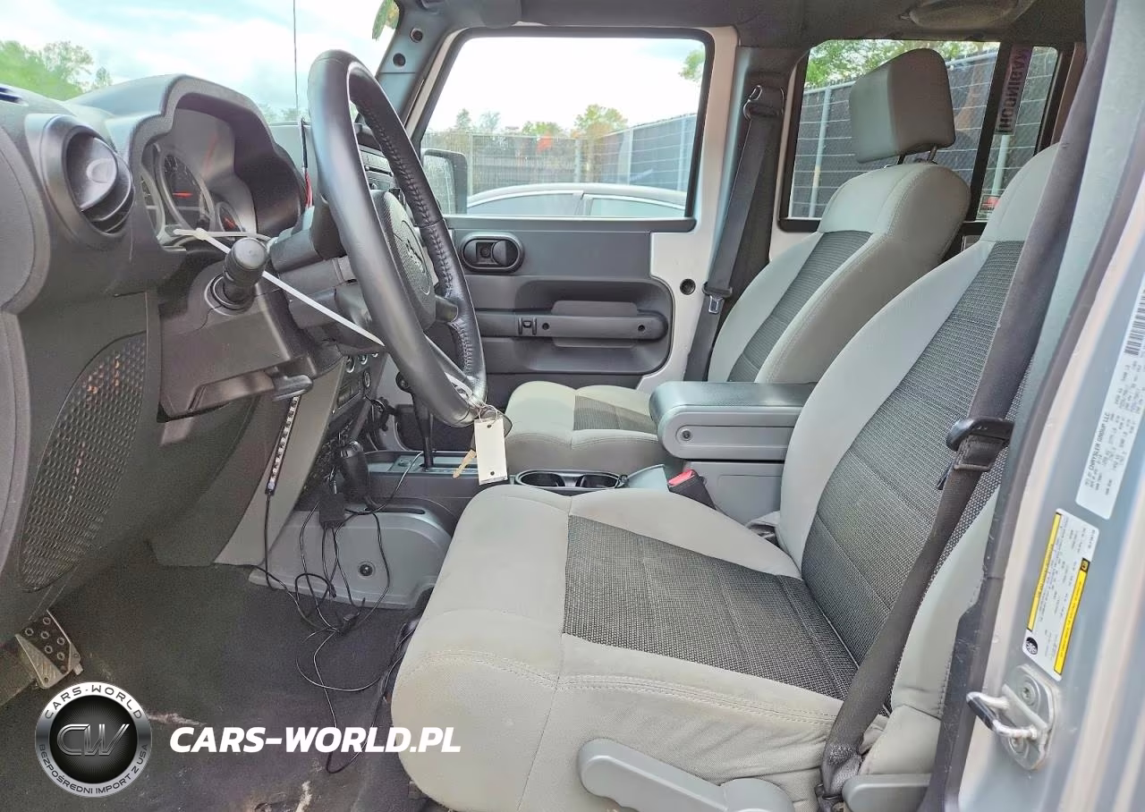 2010 Jeep Wrangler Unlimited Sport VIN:1J4BA3H11AL218110 - 7