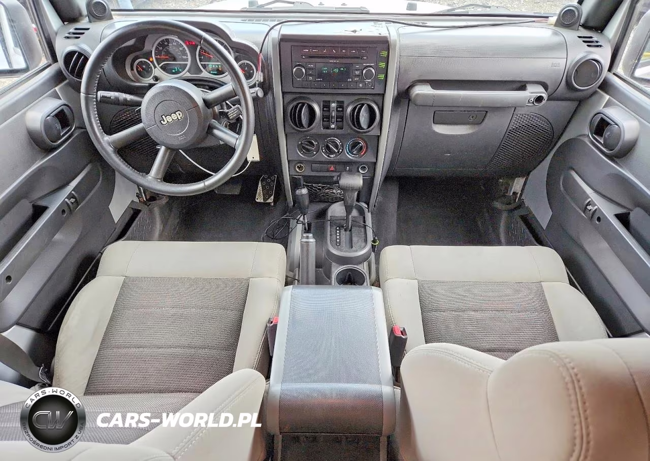 2010 Jeep Wrangler Unlimited Sport VIN:1J4BA3H11AL218110 - 8