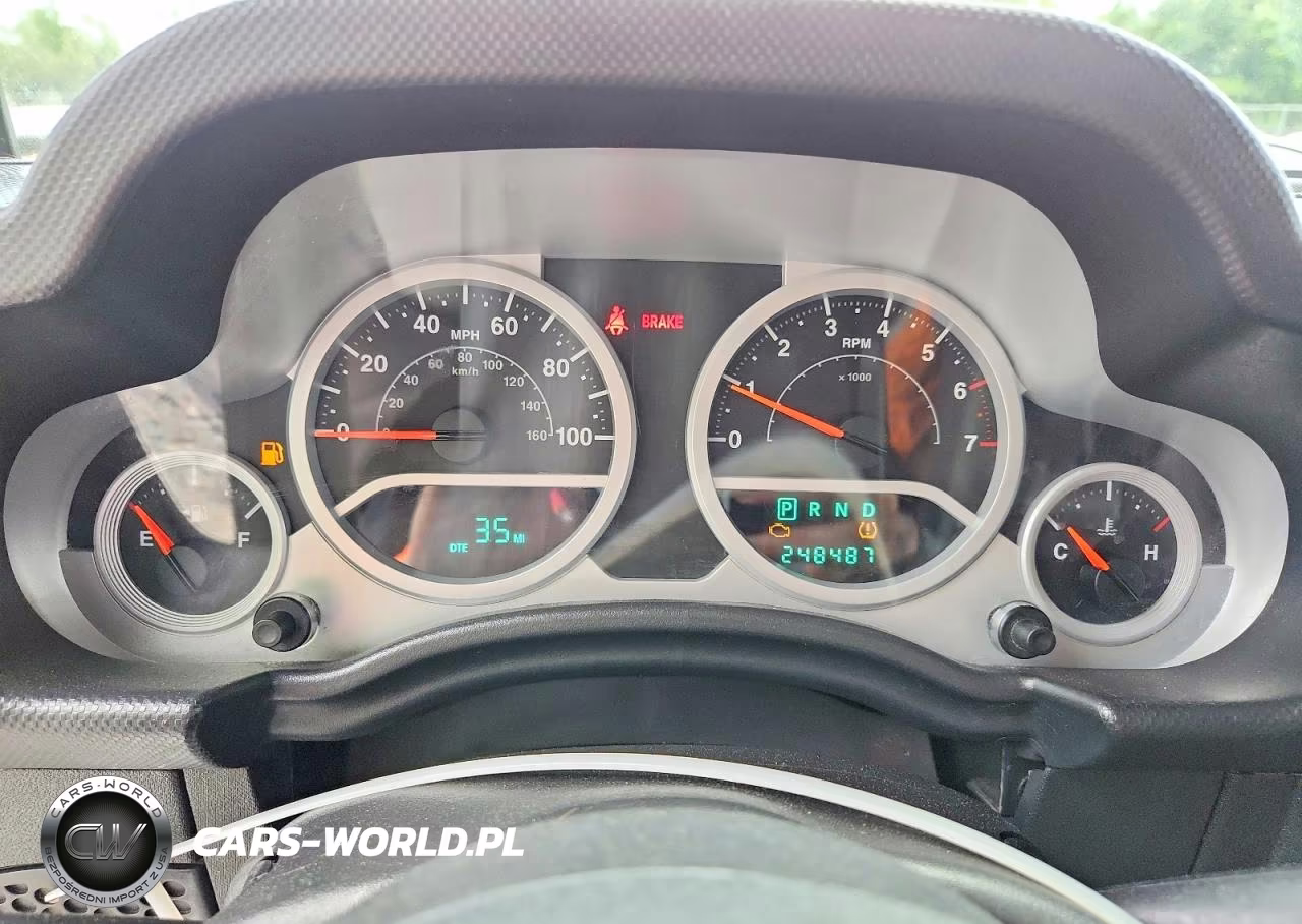 2010 Jeep Wrangler Unlimited Sport VIN:1J4BA3H11AL218110 - 9