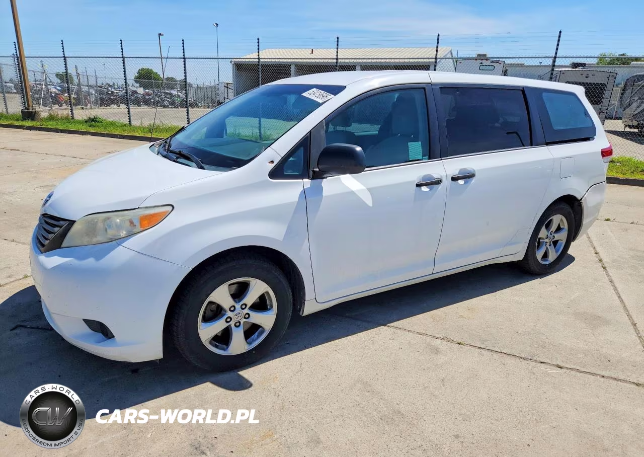 2013 Toyota Sienna L 7-Passenger – zdjęcie 1 z 13