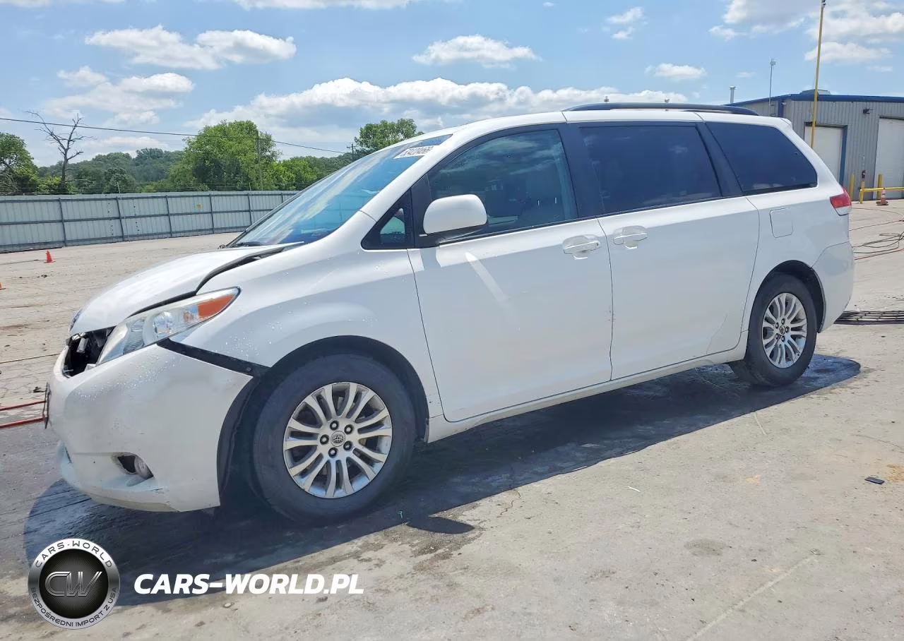 2014 Toyota Sienna Xle 8-Passenger