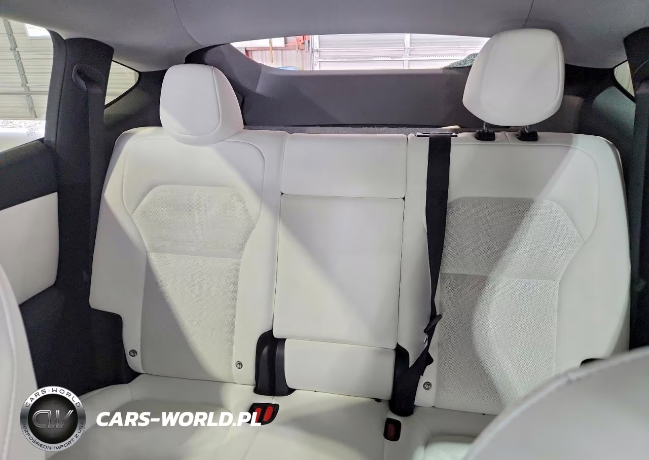 2026 Tesla Model Y VIN:7SAYGDEE0TF339618 - 10