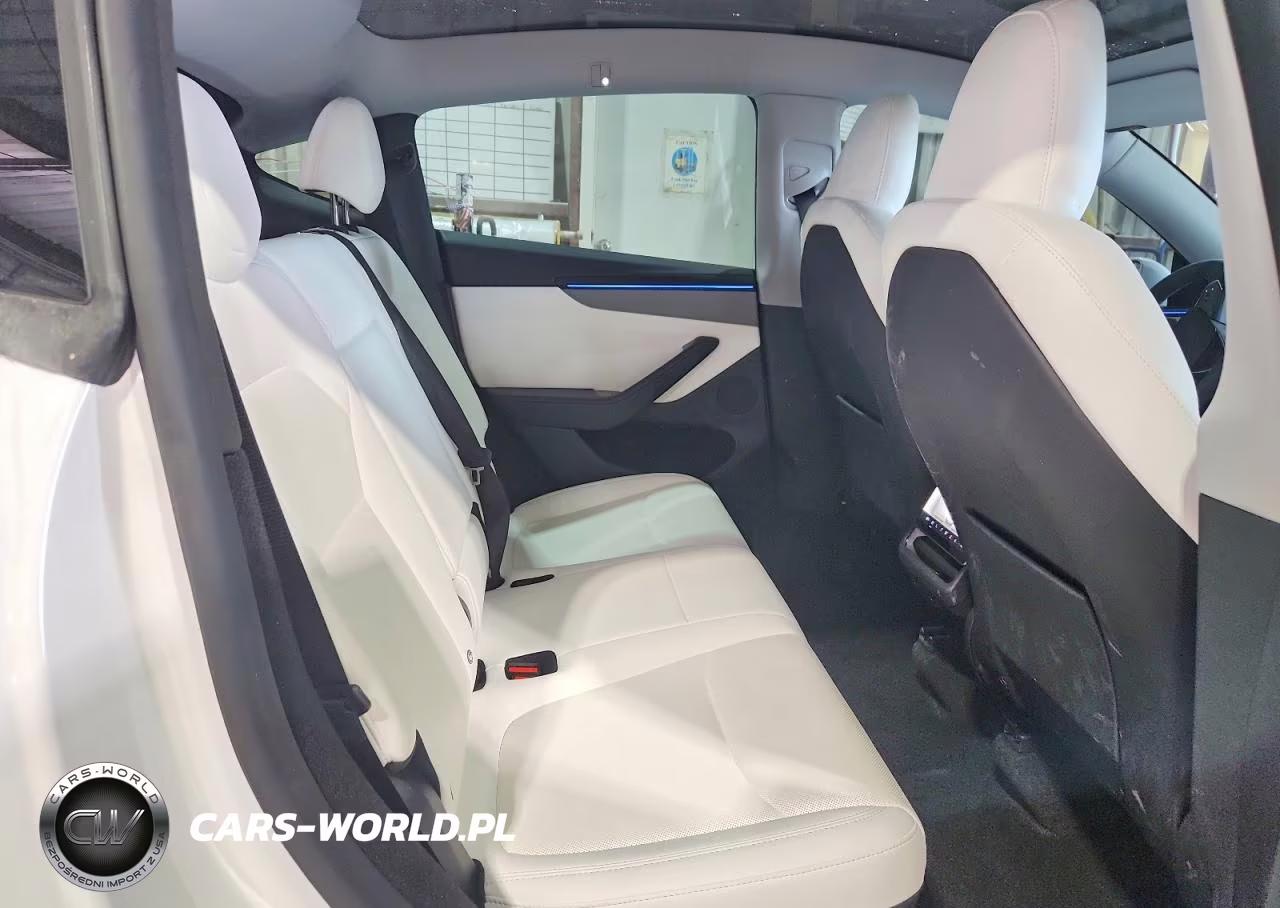 2026 Tesla Model Y VIN:7SAYGDEE0TF339618 - 11