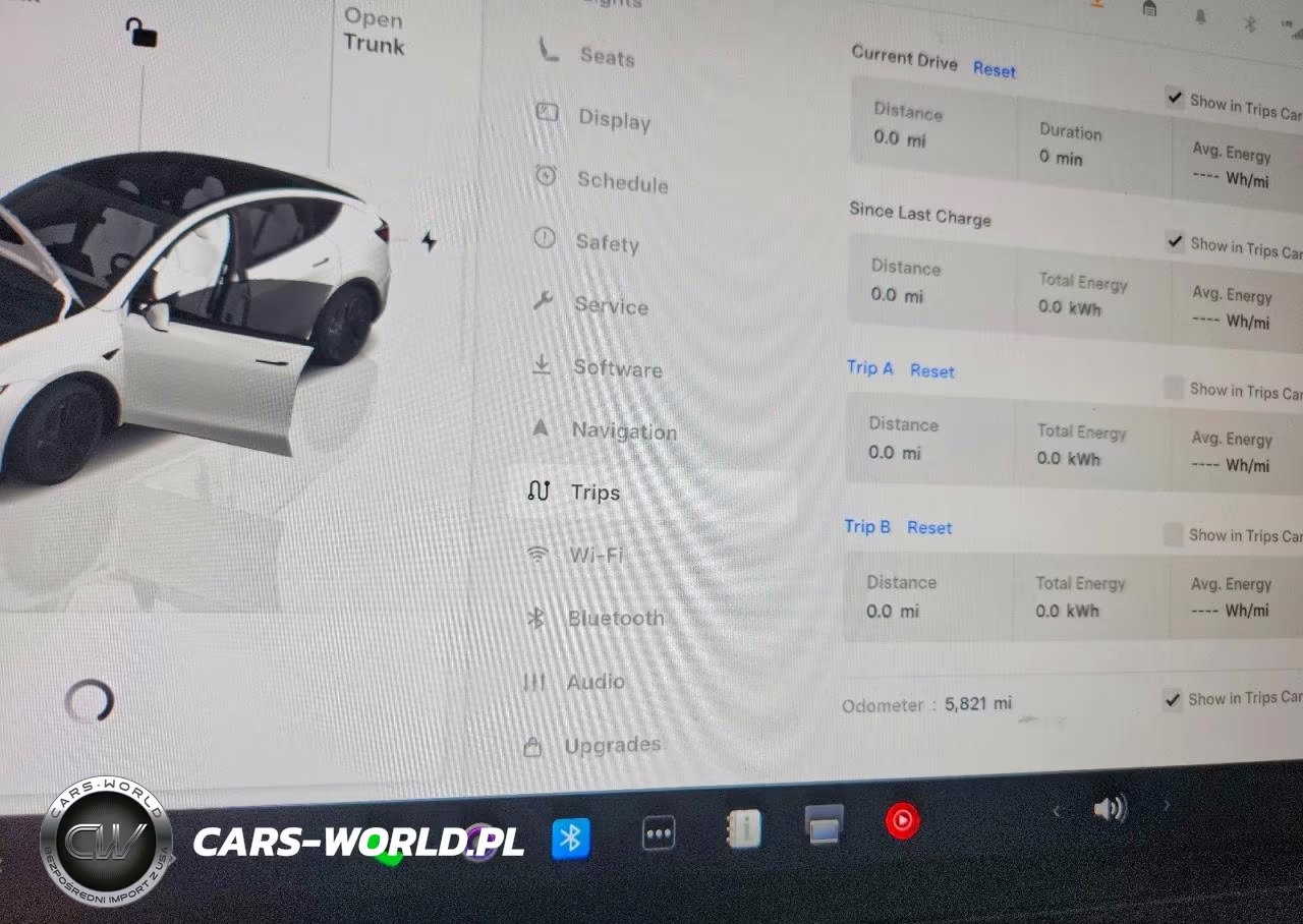 2026 Tesla Model Y VIN:7SAYGDEE0TF339618 - 9