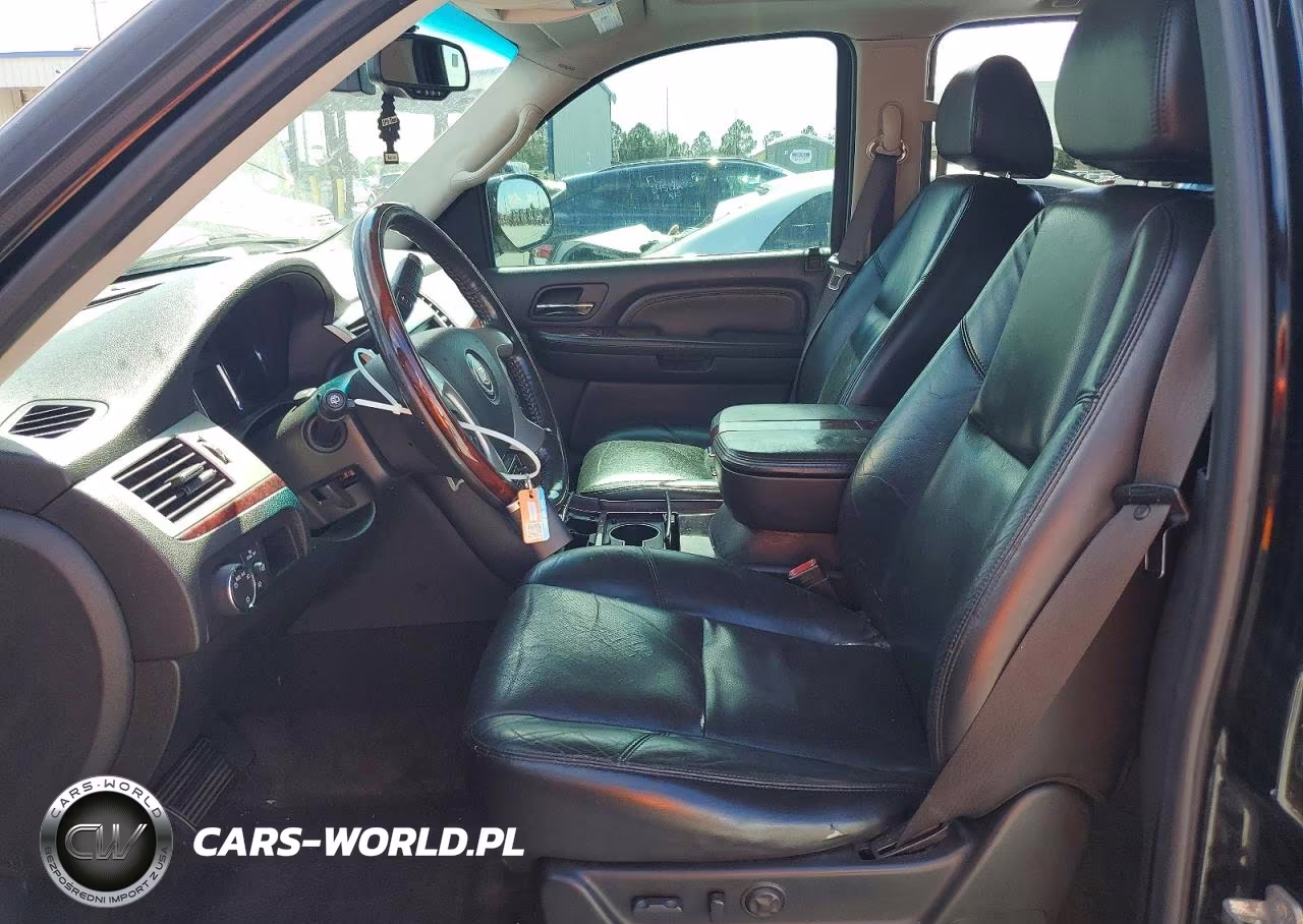 2008 Cadillac Escalade Luxury VIN:1GYEC63898R236147 - 7
