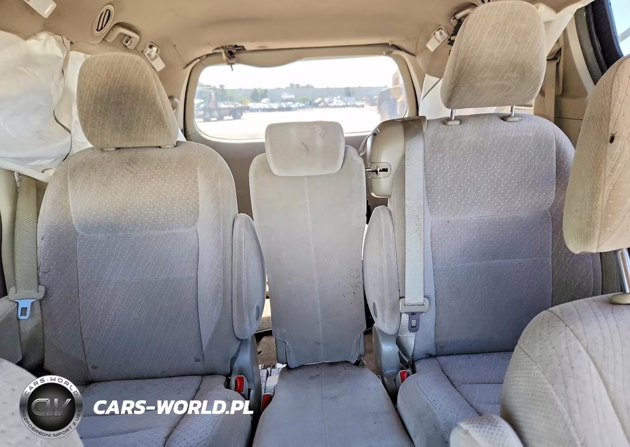 2018 Toyota Sienna Le VIN:5TDKZ3DC2JS963677 - 10