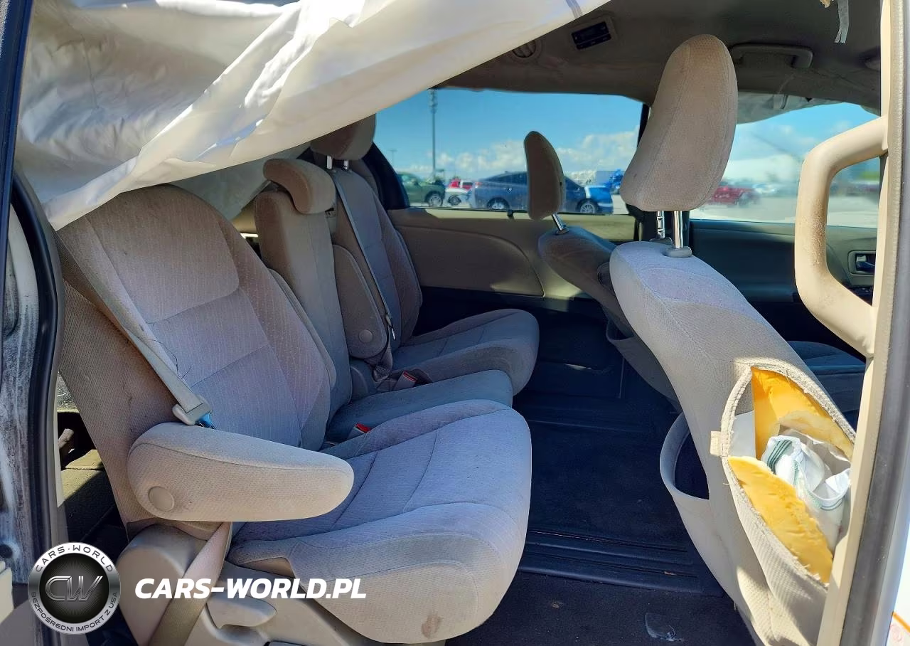 2018 Toyota Sienna Le VIN:5TDKZ3DC2JS963677 - 11