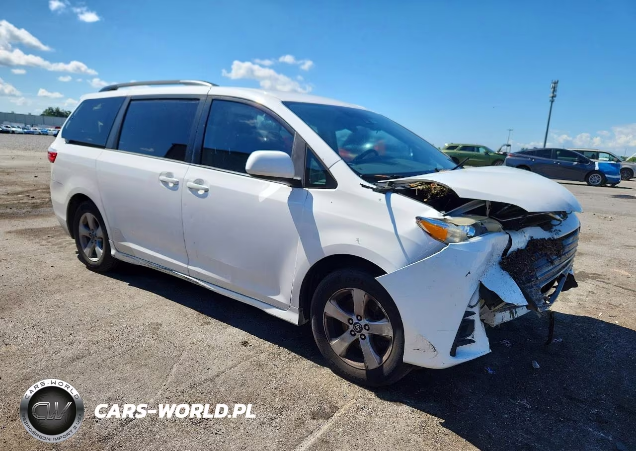 2018 Toyota Sienna Le VIN:5TDKZ3DC2JS963677 - 4