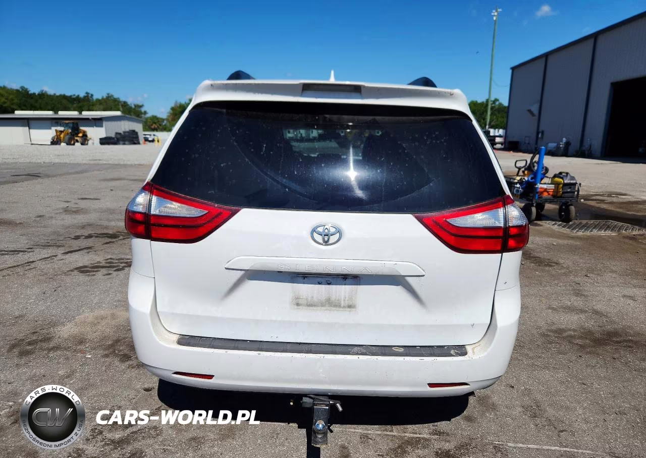 2018 Toyota Sienna Le VIN:5TDKZ3DC2JS963677 - 6
