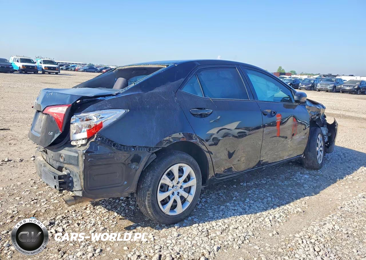 2018 Toyota Corolla Le VIN:5YFBURHE7JP840821 - 3