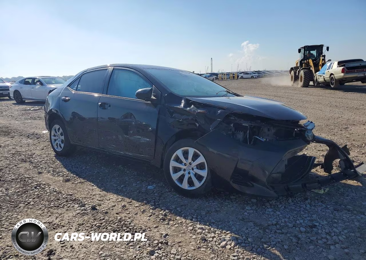 2018 Toyota Corolla Le VIN:5YFBURHE7JP840821 - 4