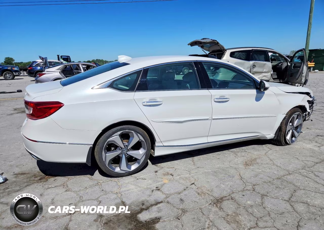 2018 Honda Accord Touring VIN:1HGCV1F97JA043788 - 3