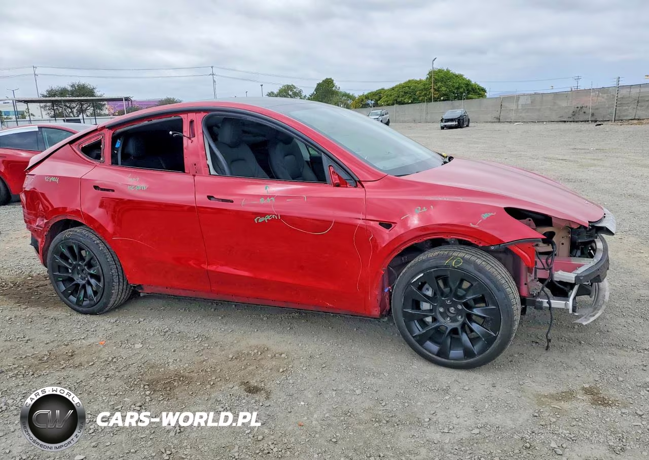 2023 Tesla Model Y VIN:7SAYGDEE4PF882041 - 4