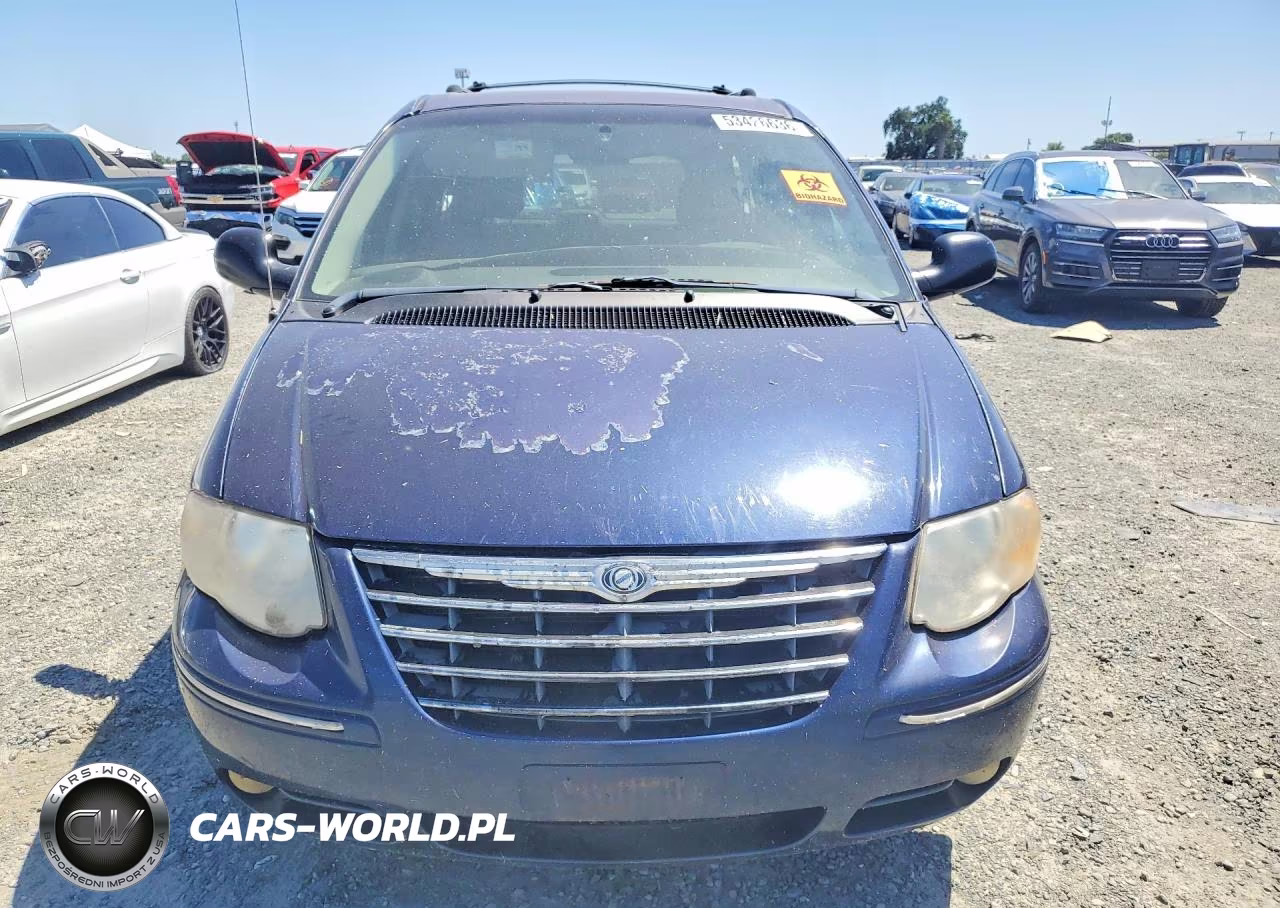 2005 Chrysler Town & Country Limited VIN:2C4GP64L25R512826 - 5