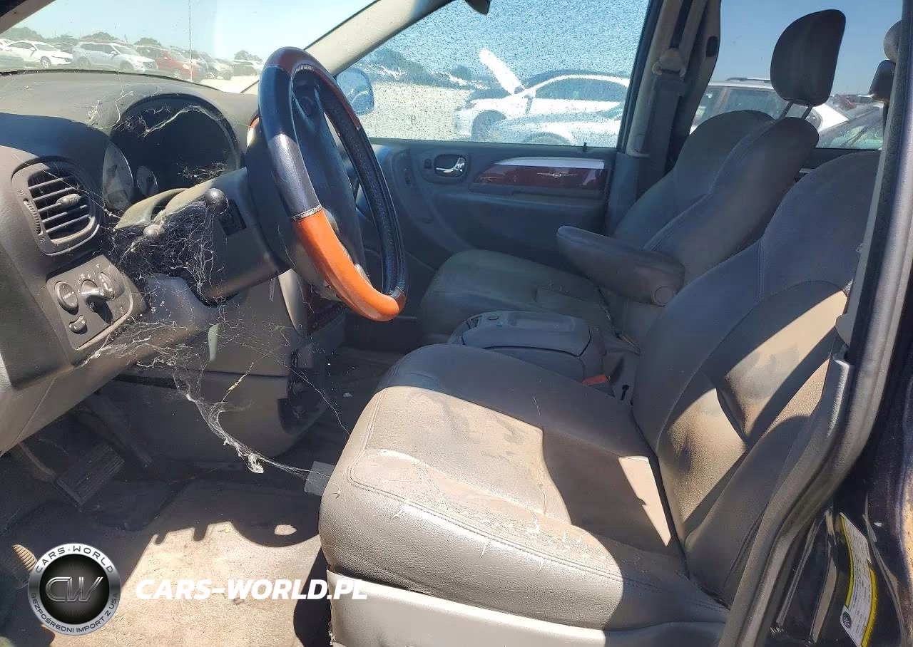 2005 Chrysler Town & Country Limited VIN:2C4GP64L25R512826 - 7