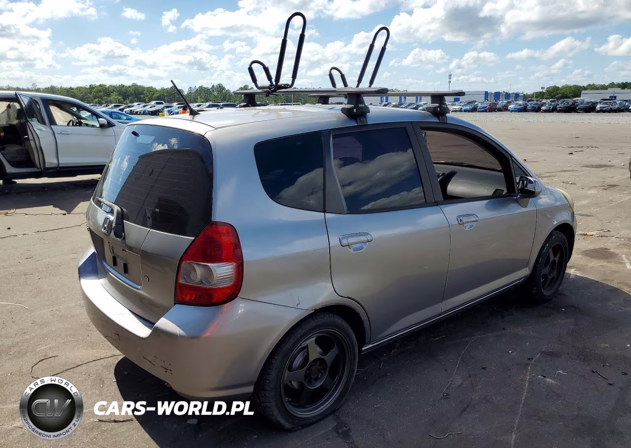 2008 Honda Fit VIN:JHMGD374X8S000986 - 3