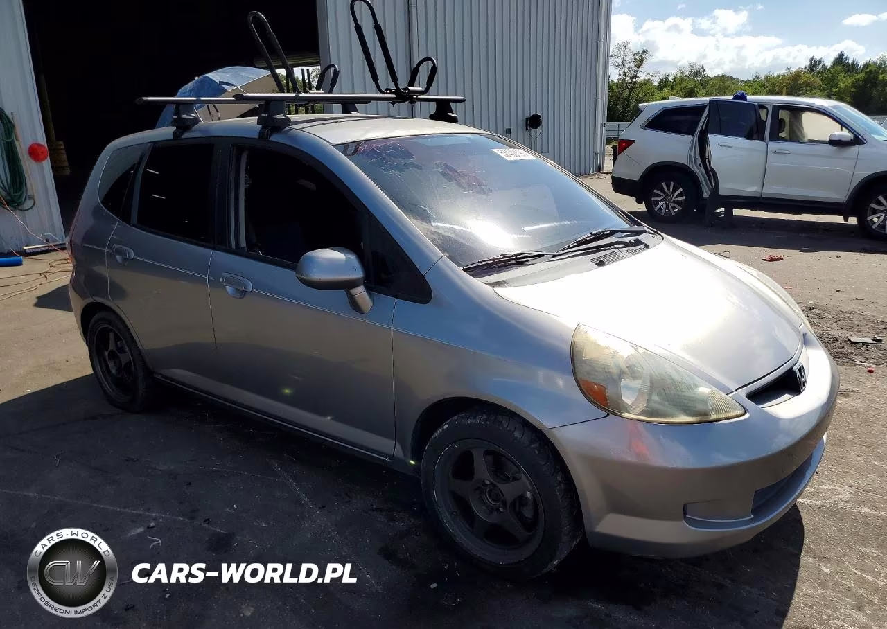 2008 Honda Fit VIN:JHMGD374X8S000986 - 4