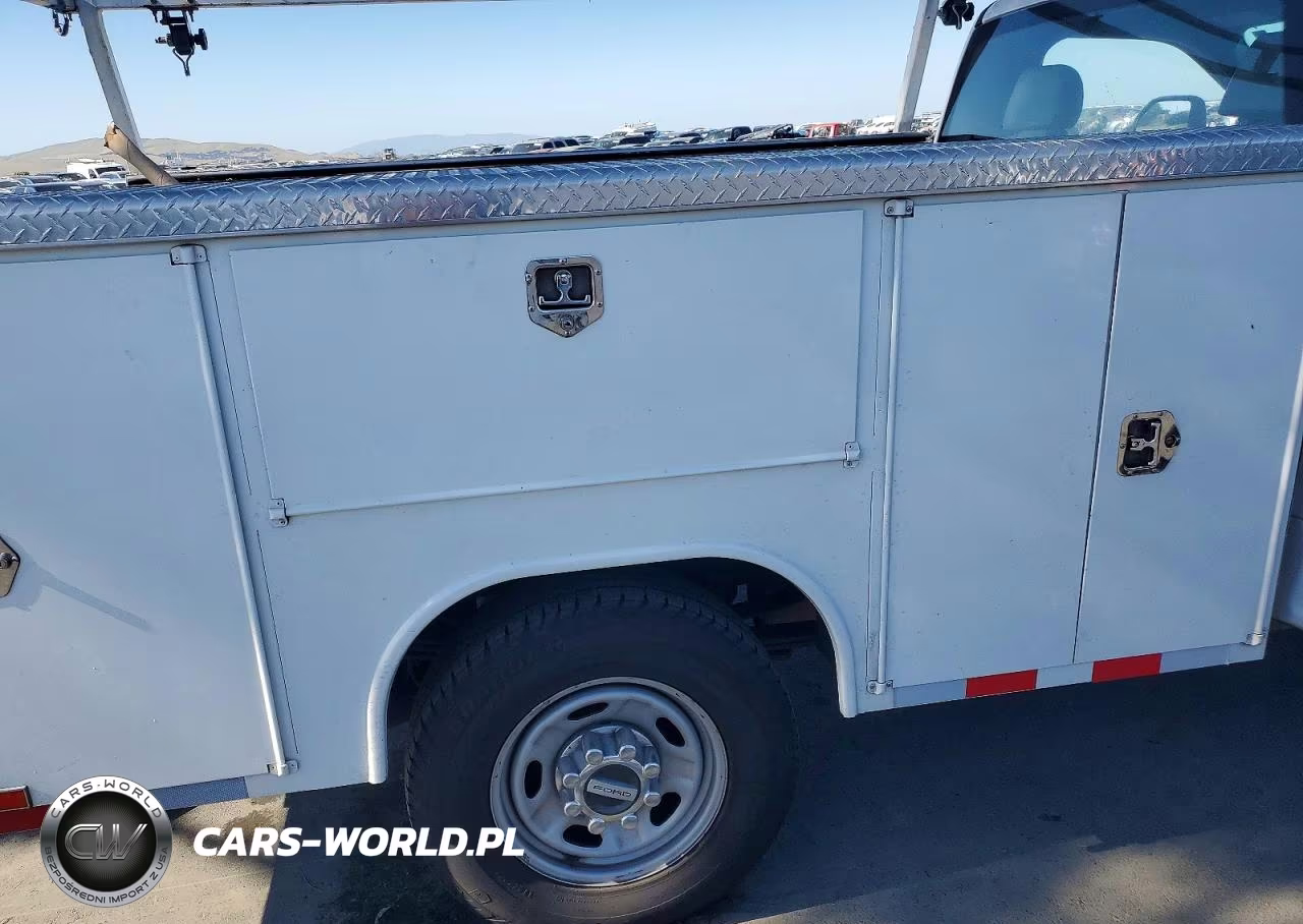 2017 Ford F250 Super Duty VIN:1FDBF2A67HEB30826 - 10