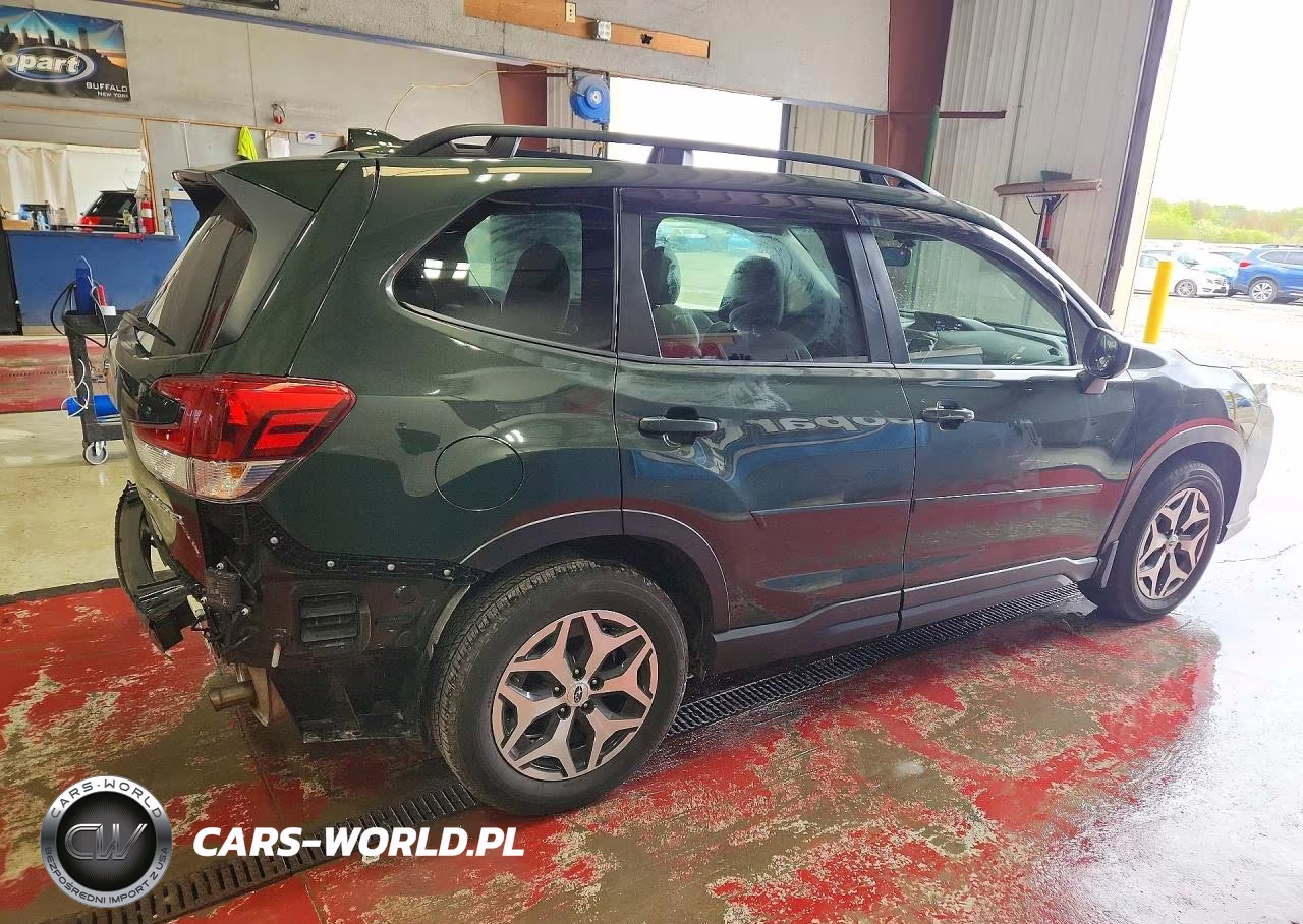2023 Subaru Forester Premium VIN:JF2SKAEC4PH500591 - 3