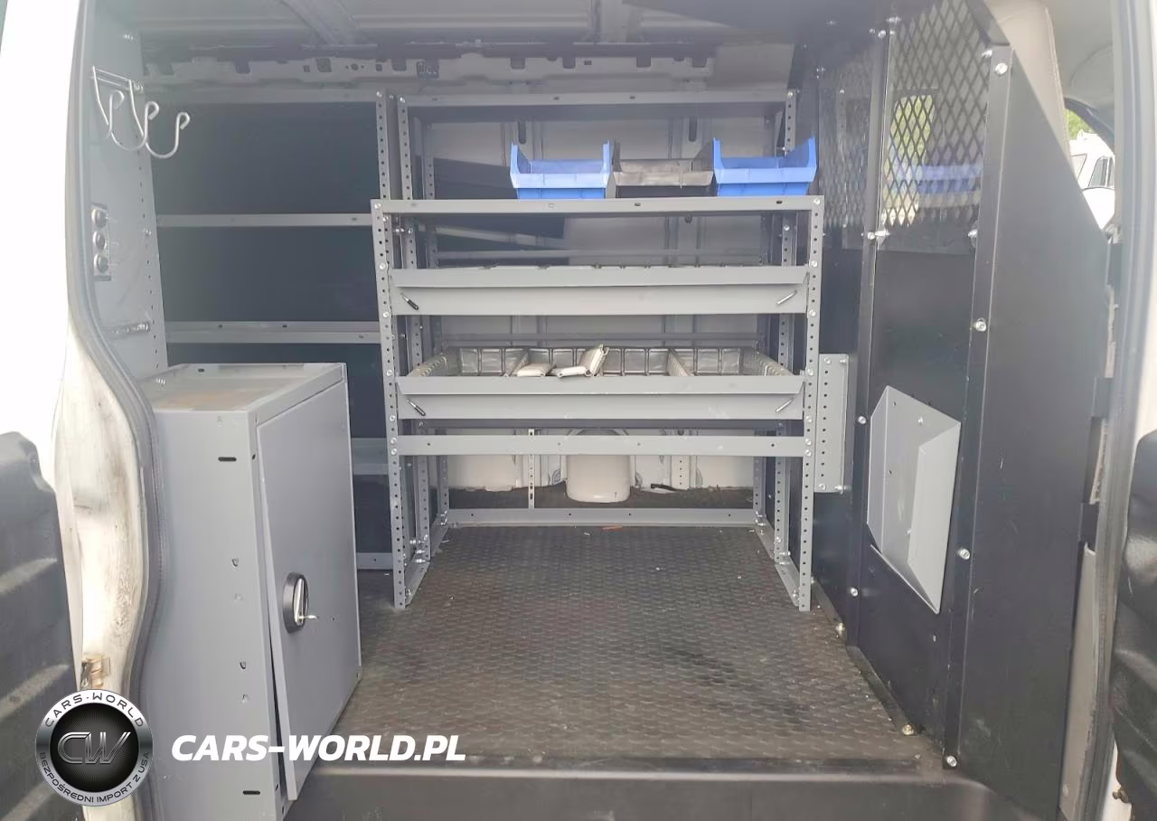 2017 Chevrolet Express G2500 VIN:1GCWGAFF1H1103098 - 11
