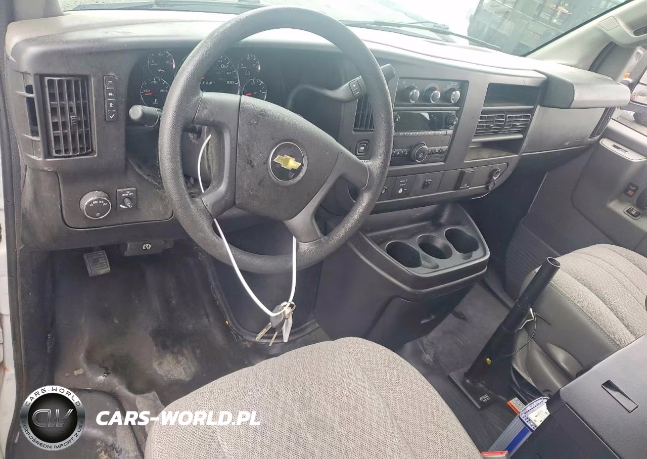 2017 Chevrolet Express G2500 VIN:1GCWGAFF1H1103098 - 8