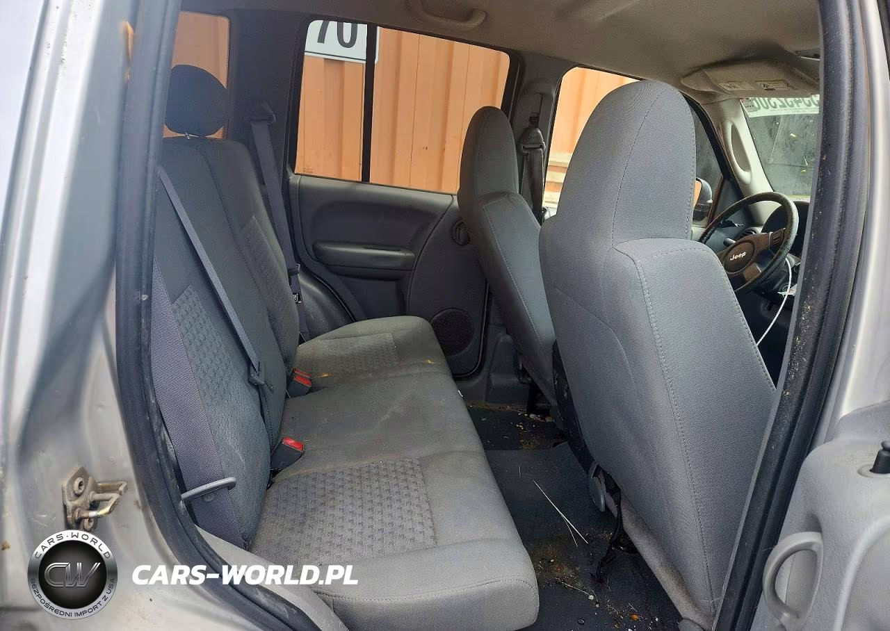 2006 Jeep Liberty Sport VIN:1J4GL48KX6W115322 - 10