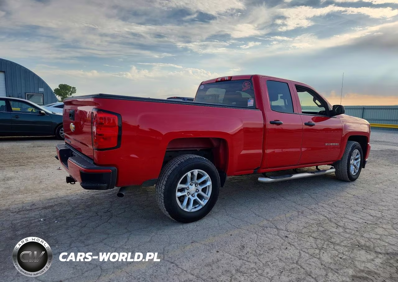 2018 Chevrolet Silverado C1500 Custom VIN:1GCRCPEC3JZ381267 - 3