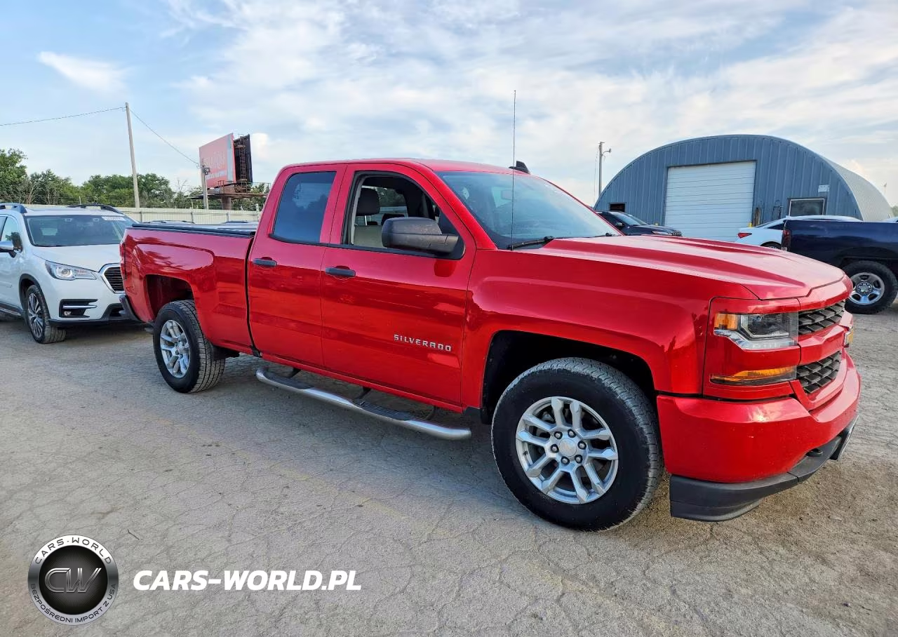 2018 Chevrolet Silverado C1500 Custom VIN:1GCRCPEC3JZ381267 - 4