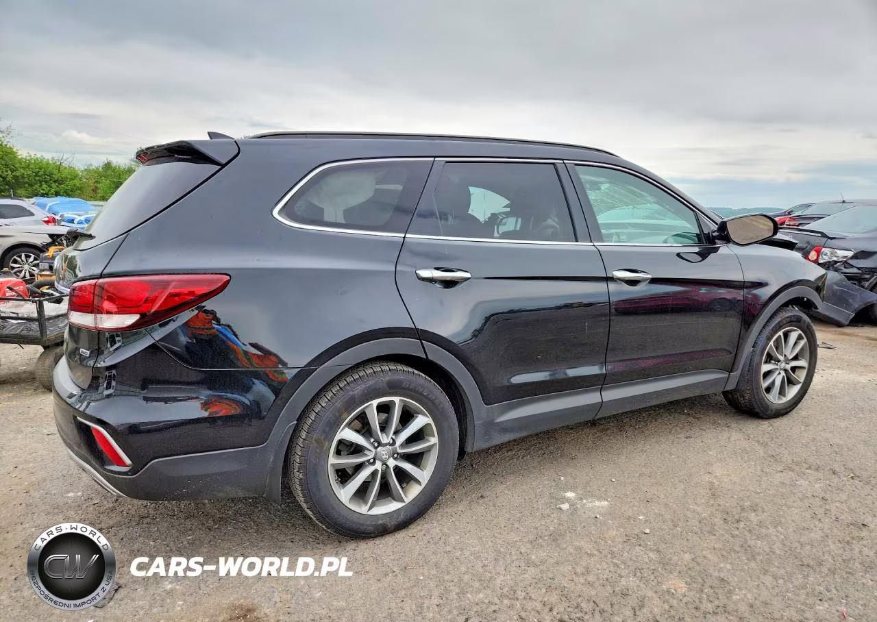 2018 Hyundai Santa Fe Se VIN:KM8SMDHF0JU274205 - 3