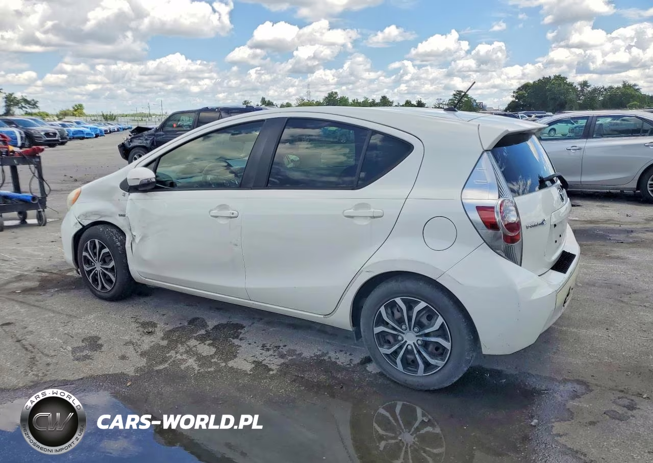 2013 Toyota Prius C Two VIN:JTDKDTB30D1043288 - 2